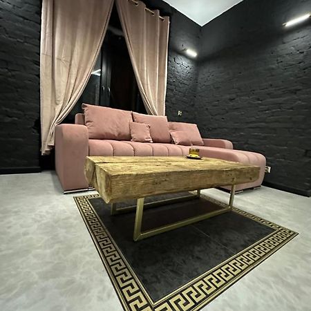Darkhouse Versace Pink 罗兹 外观 照片